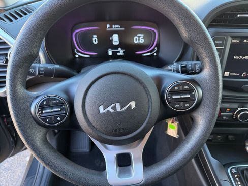 Used 2025 Kia Soul LX w/ LX Technology Package image 25