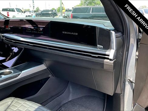 Used 2025 Cadillac Escalade V AWD/4WD image 27