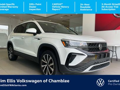 Used 2023 Volkswagen Taos SE w/ Panoramic Sunroof Package