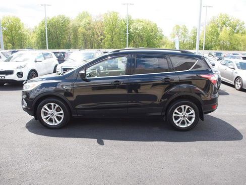 Used 2017 Ford Escape SE w/ Equipment Group 201A AWD/4WD image 3