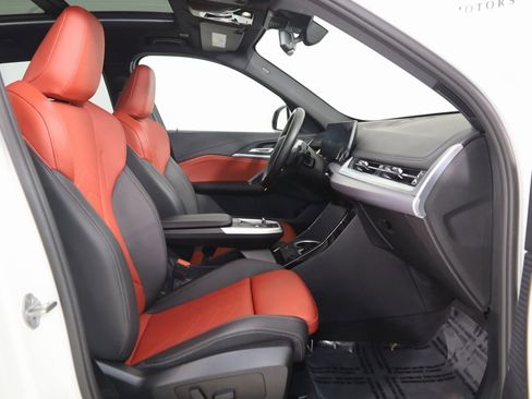 Used 2023 BMW X1 xDrive28i w/ M Sport Package image 12