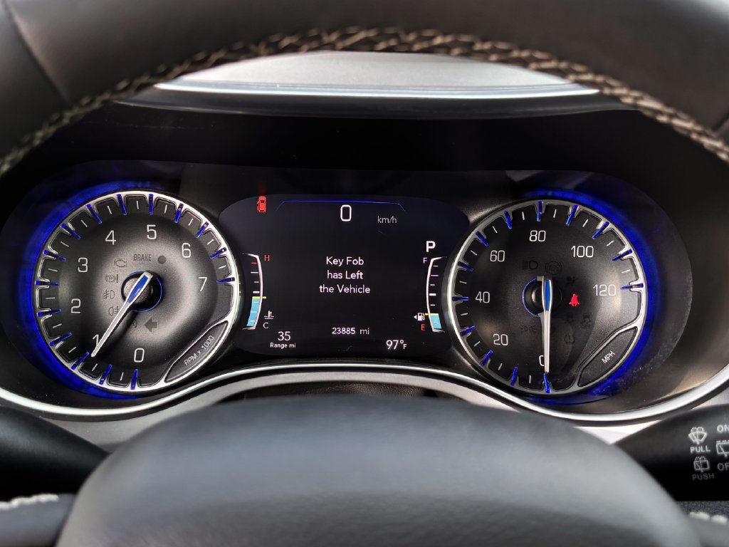 Used 2025 Chrysler Pacifica Limited FWD image 14