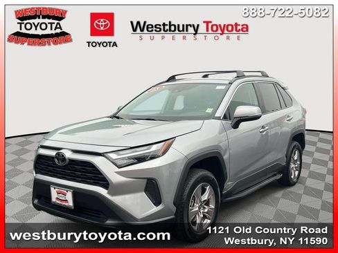 Used 2025 Toyota RAV4 XLE AWD/4WD image 5