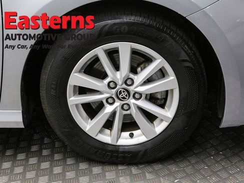 Used 2025 Toyota Camry LE image 32