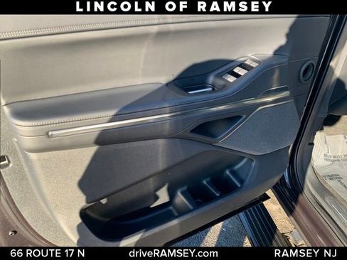 Used 2025 Lincoln Navigator Reserve w/ Jet Appearance Package image 13