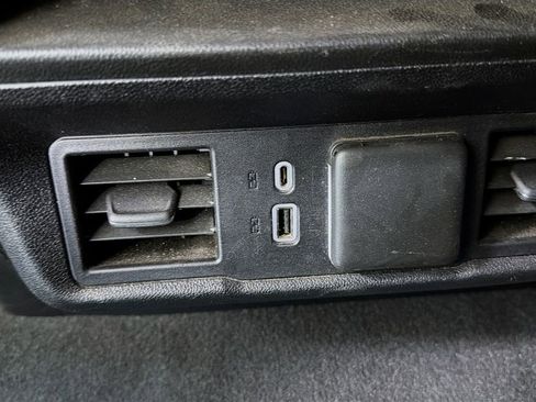 Used 2023 GMC Sierra 1500 Elevation image 28