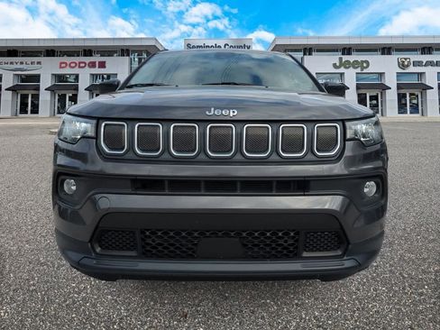 Used 2022 Jeep Compass Latitude image 3