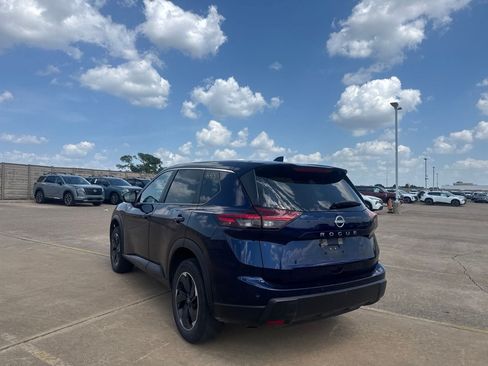 Certified 2025 Nissan Rogue SV FWD image 17