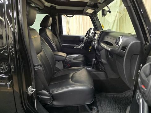 Used 2016 Jeep Wrangler Unlimited Sahara w/ Connectivity Group AWD/4WD image 26
