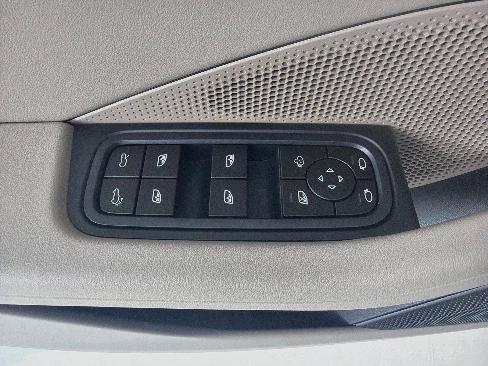 Certified 2026 Porsche Macan Electric RWD image 9