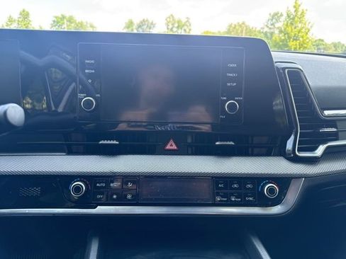 Used 2023 Kia Sportage LX image 12