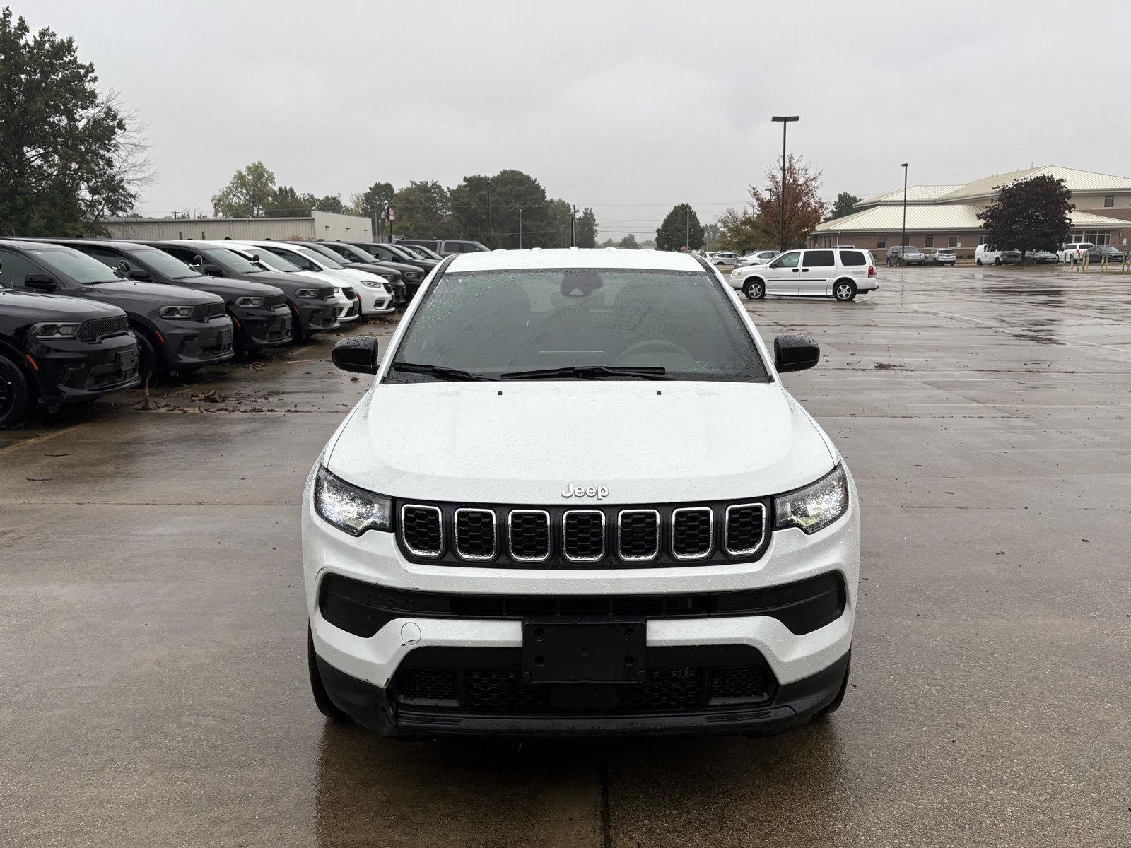 Used 2024 Jeep Compass Sport AWD/4WD image 3