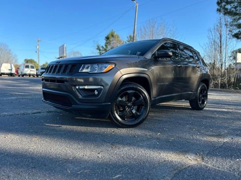 Used 2018 Jeep Compass Latitude image 3
