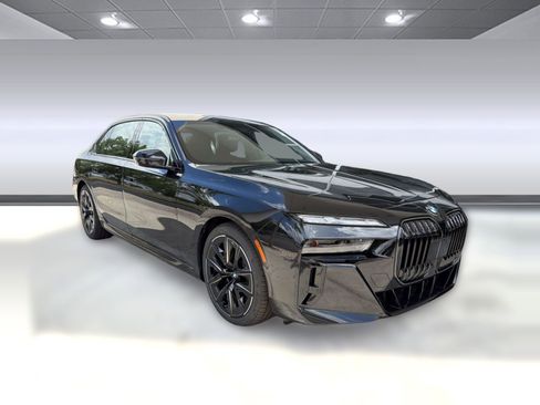 New 2026 BMW 740i xDrive w/ Executive Package AWD/4WD image 7