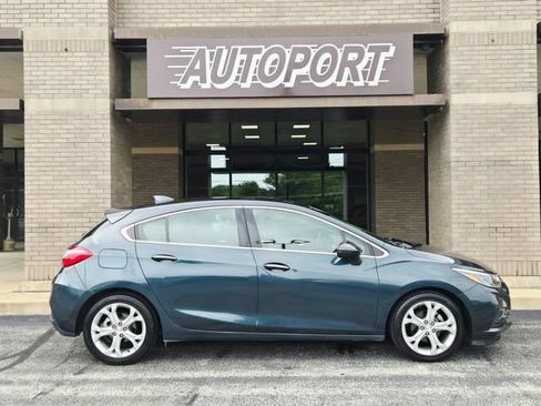 Used 2017 Chevrolet Cruze Premier FWD image 4