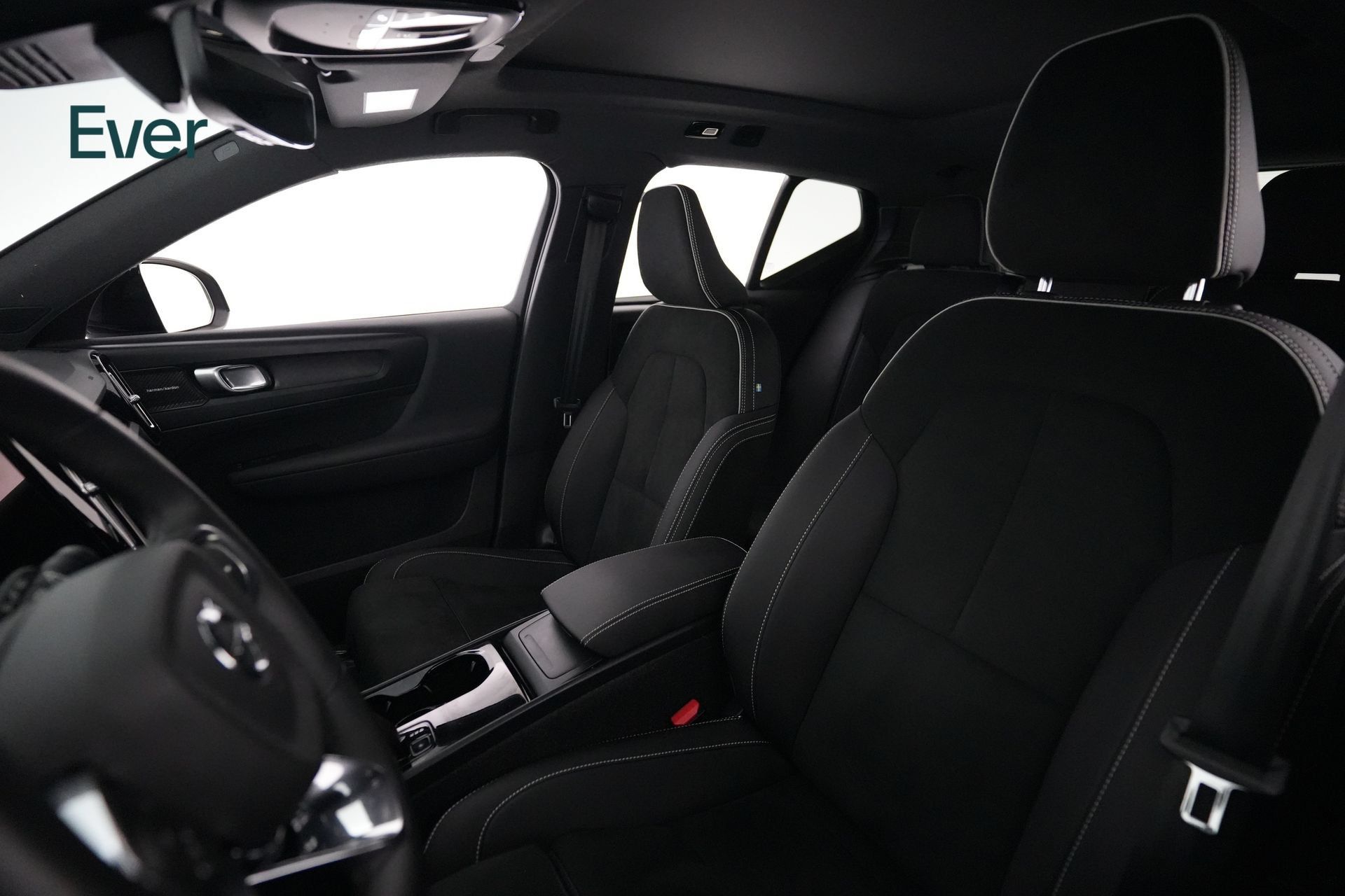 Used 2023 Volvo XC40 Recharge Ultimate AWD/4WD image 4