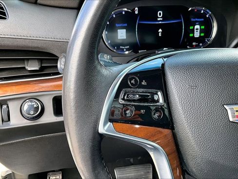 Used 2020 Cadillac Escalade 2WD image 13