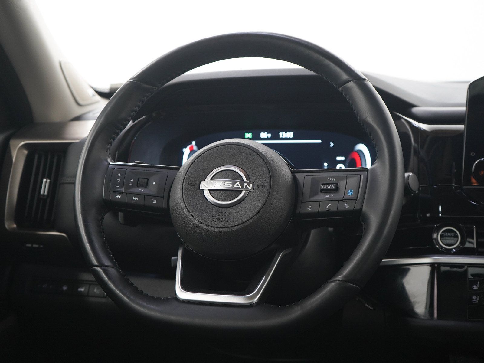 Used 2024 Nissan Pathfinder Platinum AWD/4WD image 21
