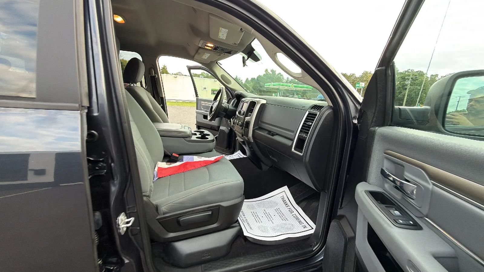 Used 2018 RAM 1500 Classic SLT AWD/4WD image 47
