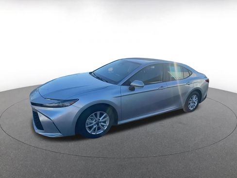 Used 2025 Toyota Camry LE image 8