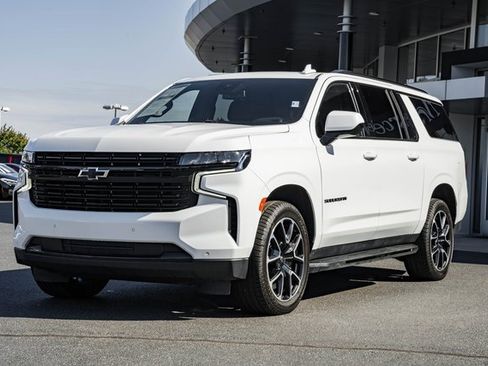 Used 2023 Chevrolet Suburban RST image 3