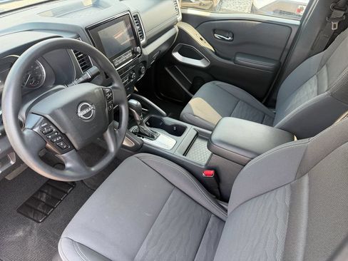 Used 2022 Nissan Frontier SV w/ Technology Package AWD/4WD image 18