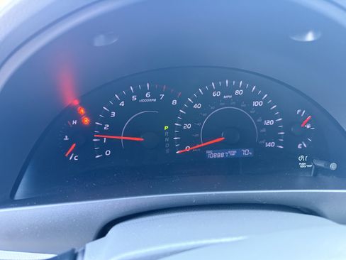 Used 2011 Toyota Camry image 12