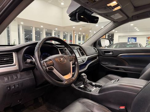 Used 2018 Toyota Highlander Limited Platinum image 5