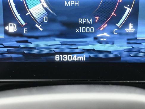Used 2025 Chevrolet Suburban LT RWD image 32
