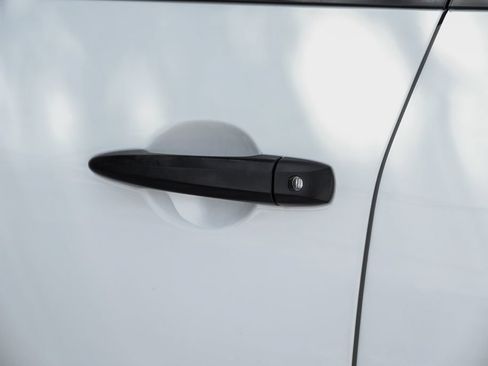 Used 2024 Nissan Rogue S AWD/4WD image 51