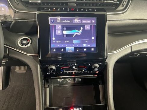 Used 2023 Jeep Grand Cherokee Laredo w/ Luxury Tech Group I AWD/4WD image 21