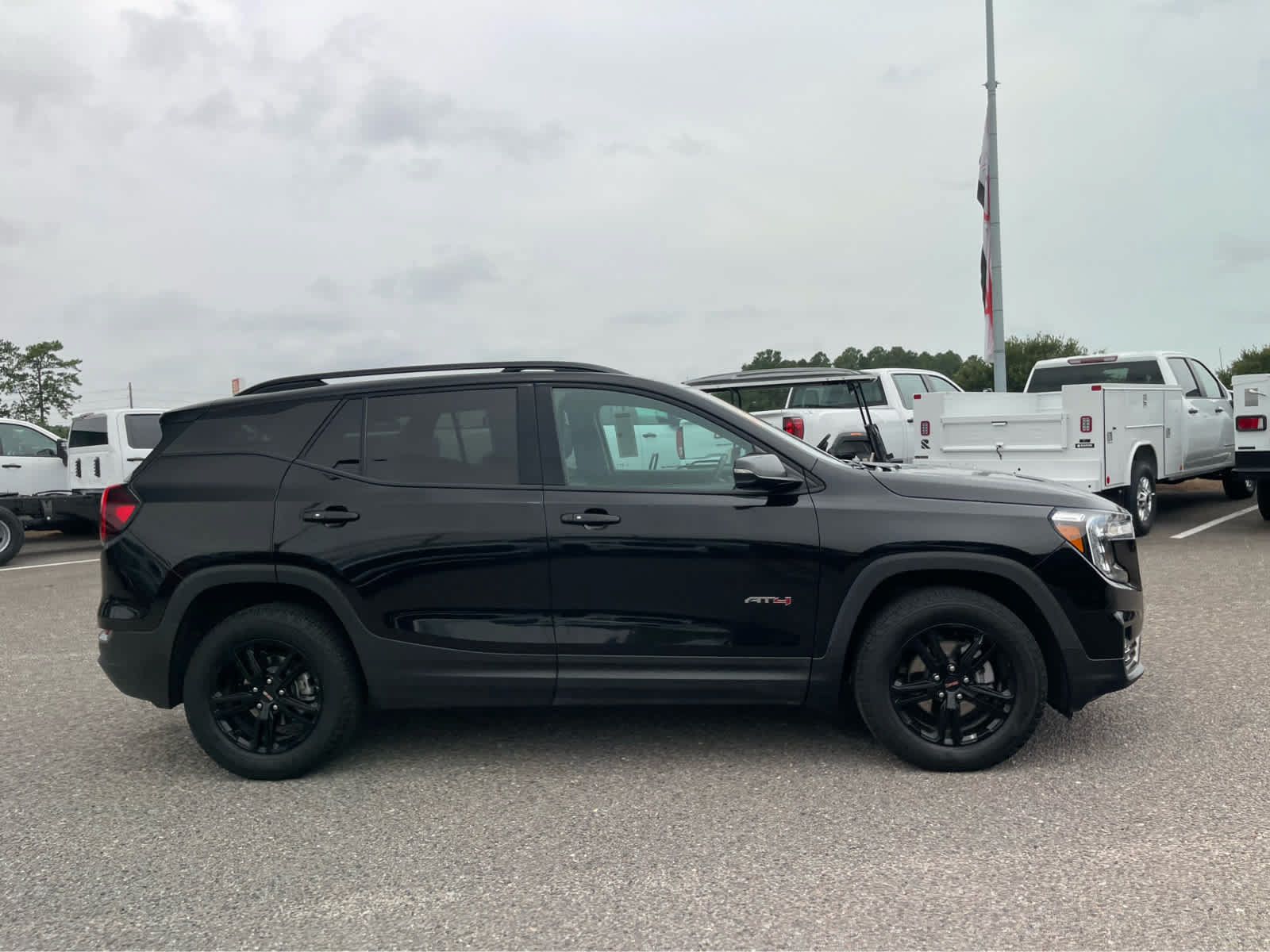 Used 2024 GMC Terrain AT4 AWD/4WD image 4