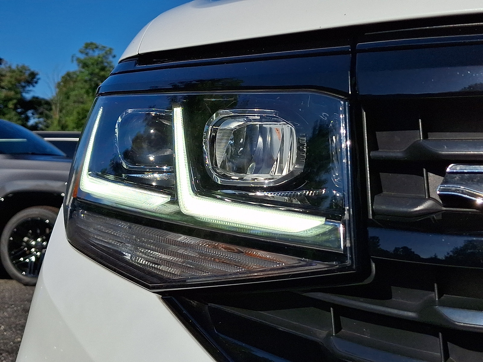 Used 2023 Volkswagen Atlas Cross Sport SEL R-Line AWD/4WD image 9