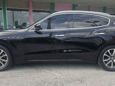Used 2017 Maserati Levante w/ Luxury Package AWD/4WD image 2
