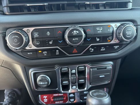Used 2024 Jeep Wrangler Unlimited Rubicon 392 AWD/4WD image 34