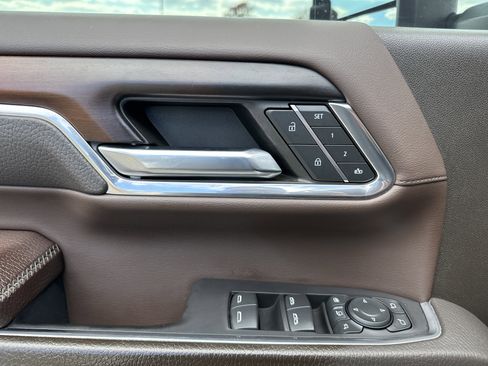 Used 2024 GMC Sierra 3500 Denali w/ Technology Package image 15