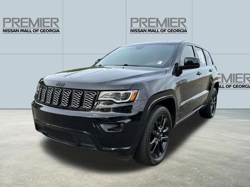Used 2022 Jeep Grand Cherokee Laredo X RWD image 1