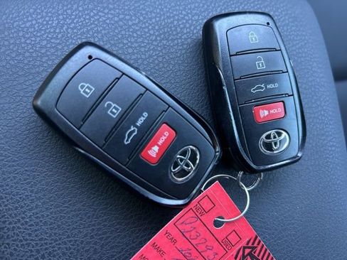 Used 2025 Toyota Camry SE image 20