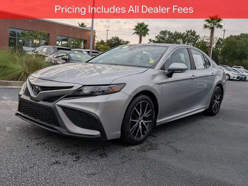 Used 2024 Toyota Camry SE w/ Convenience Package FWD image 9