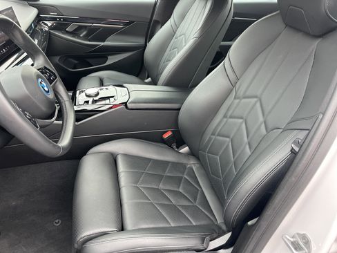 Used 2025 BMW i5 eDrive40i image 17