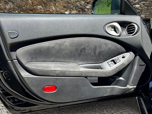 Used 2014 Nissan 370Z Touring w/ Sport Package image 21