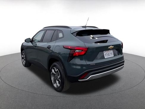 Used 2025 Chevrolet Trax LT w/ LT Convenience Package image 11