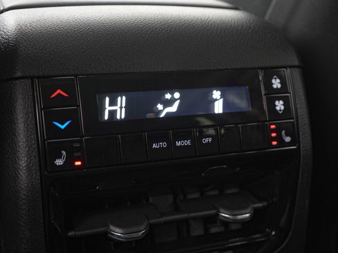 Used 2023 Jeep Grand Cherokee L Limited w/ Luxury Tech Group II image 23