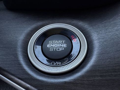 Used 2023 Jeep Grand Cherokee Limited w/ Black Appearance Package image 24