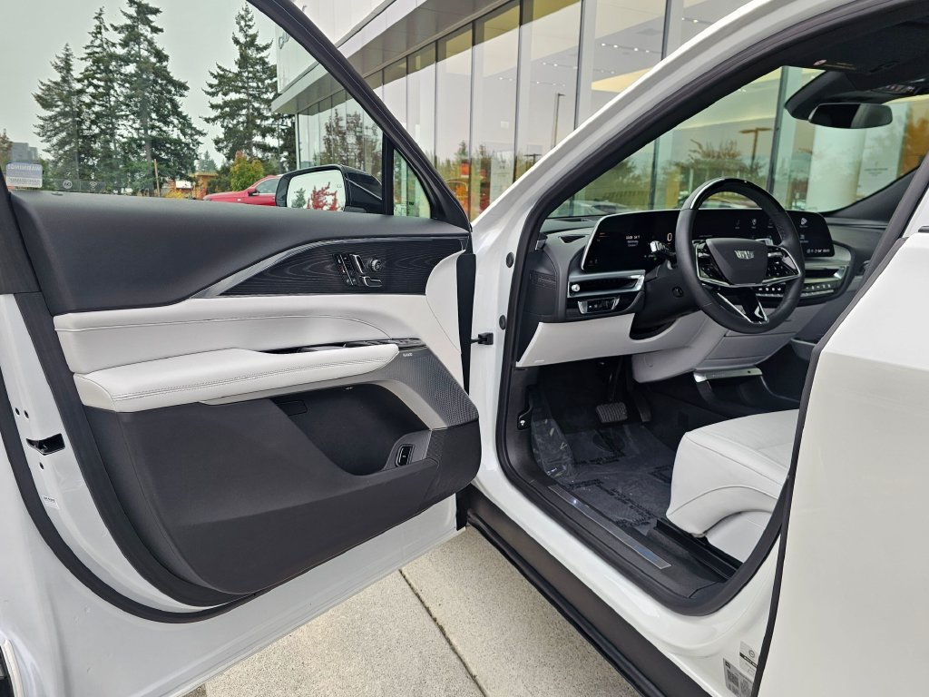 Certified 2024 Cadillac Lyriq Luxury AWD/4WD image 14