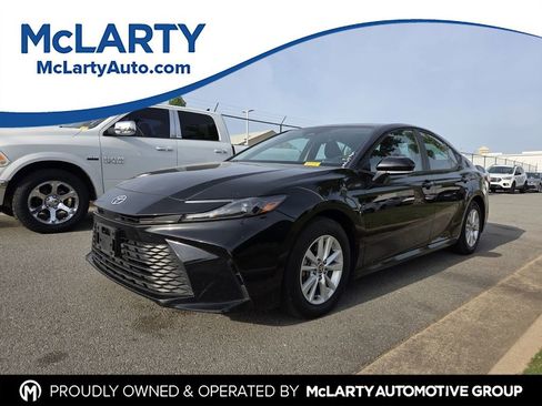 Used 2025 Toyota Camry LE FWD image 1