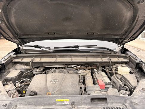 Used 2021 Toyota Highlander XLE AWD/4WD image 34