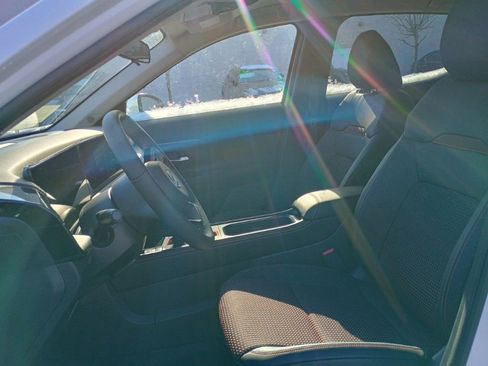 New 2025 Nissan Kicks SR image 10