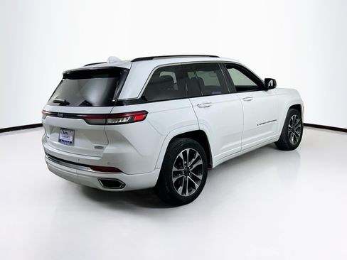 Used 2023 Jeep Grand Cherokee Overland AWD/4WD image 5
