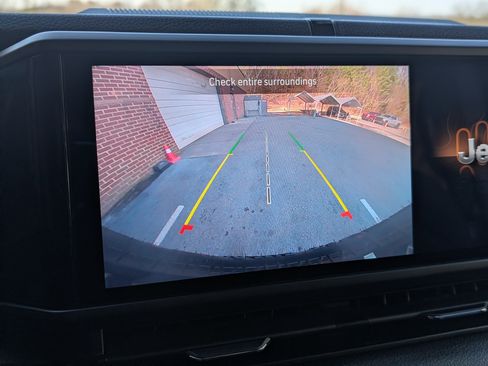 Used 2025 Jeep Wrangler Willys image 24